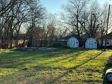 605 Erie St, Cleburne, TX 76031 - photo 6