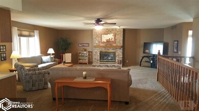 720 E 23rd St N, Newton, IA 50208 - photo 4