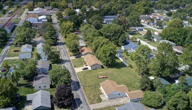 902 Beecher Dr, Tuscola, IL 61953 - photo 4