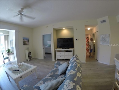 LIVING ROOM & TV