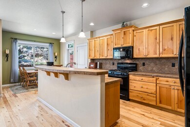 63183 Desert Sage St, Bend, OR 97701 - photo 5