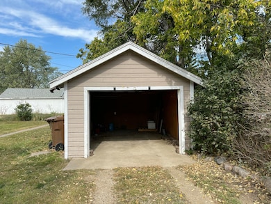 621 3rd St, Huron, SD 57350 - photo 4