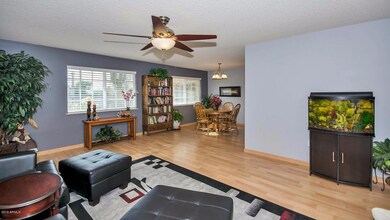 9719 W Campana Dr-large-006-4-Family Roo
