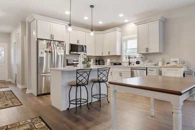 207 Julie Ln, Hampshire, IL 60140 - photo 2