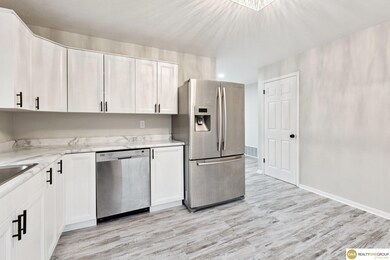 6905 Laurel Ave, Omaha, NE 68104 - photo 4