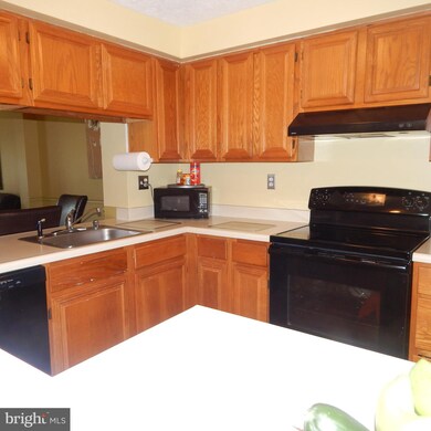 12526 Willow Spring Cir, Germantown, MD 20874 - photo 5