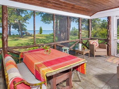 SCREEN PORCH