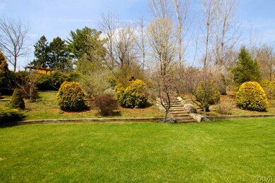 4721 Hoffman Dr, Whitehall, PA 18052 - photo 4