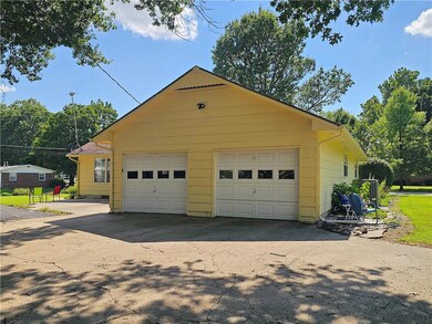 641 W 1st Ave, Garnett, KS 66032 - photo 7