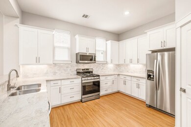 848 Fisher St, Houston, TX 77018 - photo 4