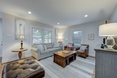 1054 W 43rd St, Houston, TX 77018 - photo 6