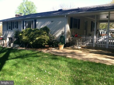 411 Orleans Cir SW, Vienna, VA 22180 - photo 3