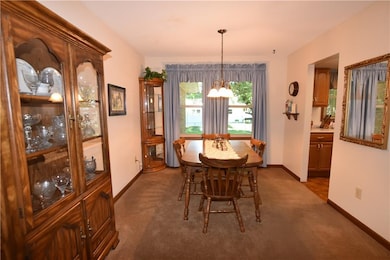 4935 Woodcrest Dr, Columbus, IN 47203 - photo 6