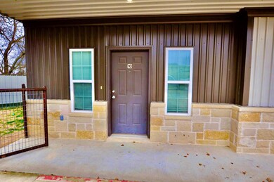 215 Price Ln unit 10, Weatherford, TX 76085 - photo 2
