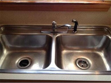 25 Hafey St, Chicopee, MA 01013 - photo 6