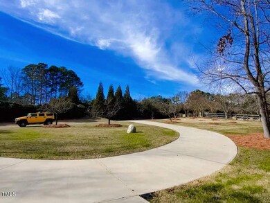 Circular driveway!