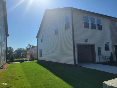 1 Car Garage / End Unit!