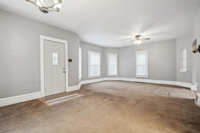 900 Riehl St, Waterloo, IA 50703 - photo 5