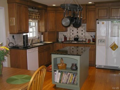 2712 W Gordon St unit 2716, Allentown, PA 18104 - photo 3