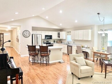 25 Gray Wolf Ln, Hendersonville, NC 28792 - photo 6