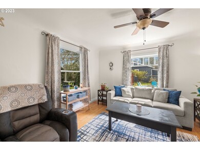 1211 N College St, Newberg, OR 97132 - photo 5