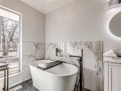 Master bath soaker tub