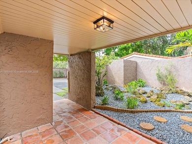 203 Bonnie Brae Way unit 34, Hollywood, FL 33021 - photo 5