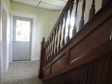 Entry/Foyer.