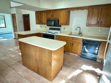 29 Isleboro St, Worcester, MA 01606 - photo 5