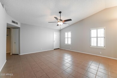 017-photo-living-room-12583635