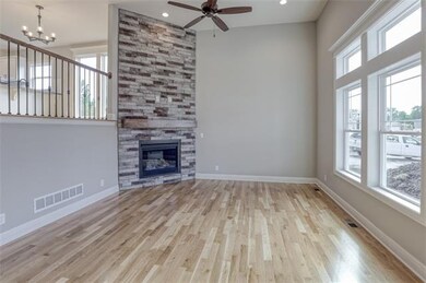 815 Cindy Ln, Raymore, MO 64083 - photo 4