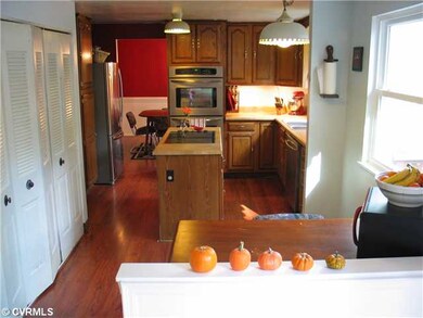 Breakfast Nook - Step back  a litle farther and yo