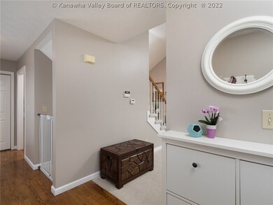 206 Pine Cir, Dunbar, WV 25064 - photo 3