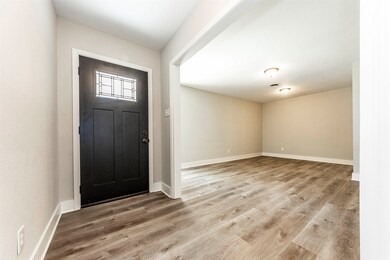 1602 Bayou Dr, Alvin, TX 77511 - photo 3