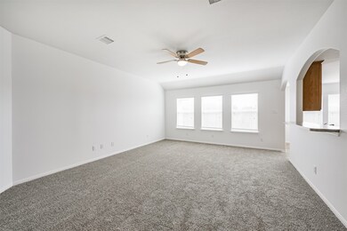 1077 Lasso Ct, Alvin, TX 77511 - photo 5