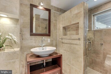 8907 Vernon View Dr, Alexandria, VA 22308 - photo 5