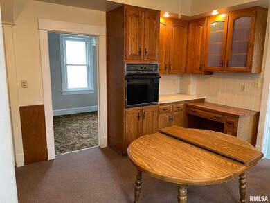 2206 Pacific St, Davenport, IA 52804 - photo 6