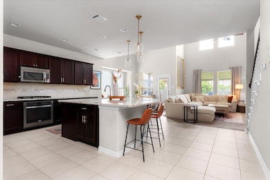 Kitchen with appliances with stainless steel fini