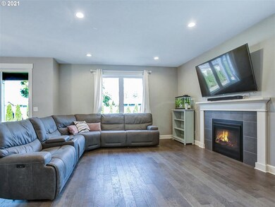 562 N Knights Bridge Rd, Canby, OR 97013 - photo 4