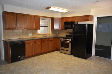960 Butia Street (34)