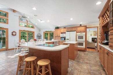 05_132IlerDr_5_Kitchen_HiRes