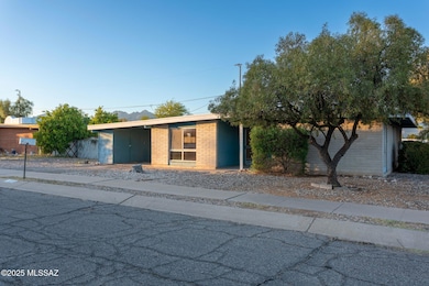 43-web-or-mls-8133 E 6th St-43