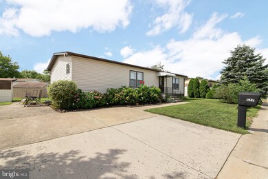 577 Raccoon Ln, Mount Laurel, NJ 08054 - photo 2