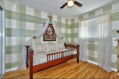 550 W Crockett Ave, Elmhurst, IL 60126 - photo 6