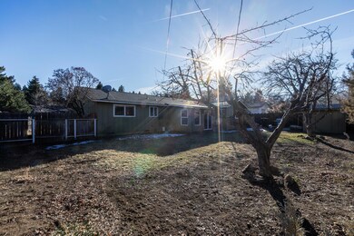 1304 NE Hollinshead Dr, Bend, OR 97701 - photo 6