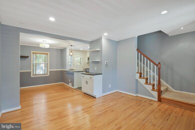 2716 Farnsworth Dr, Alexandria, VA 22303 - photo 7