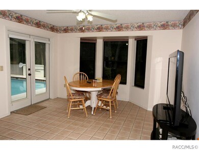Spacious Nook-Lounge Area