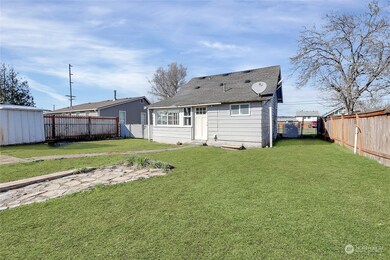 304 Calistoga St W, Orting, WA 98360 - photo 7