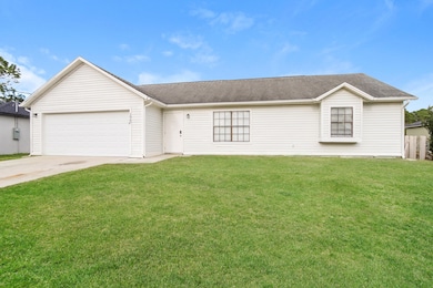 017-photo-front-view-13547597