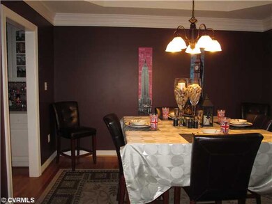 Dining Room - Access to Butler's Pantry